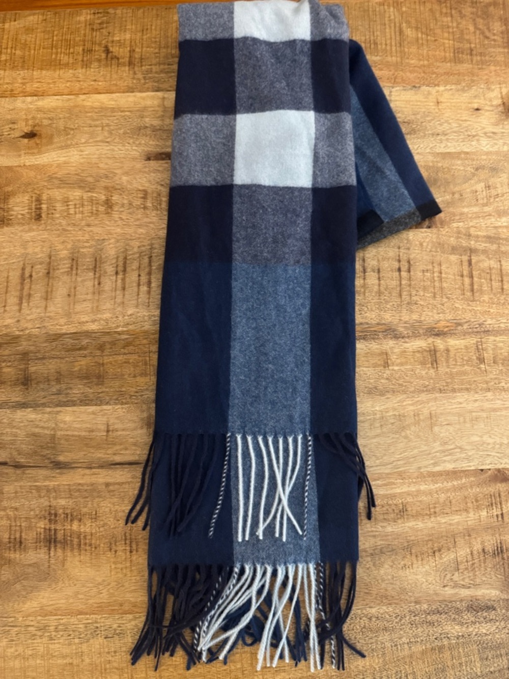 NORDSTROM 100% cashmere Men's Navy blue and Gray Plaid check 67 x 27 inch Scarf